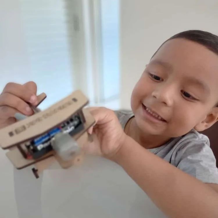 Criador gravando conteúdo em vídeo